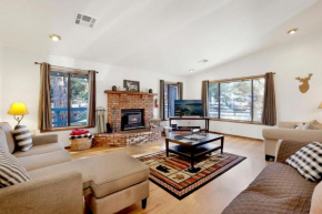 Maple Leaf Retreat- Spacious Family Chalet